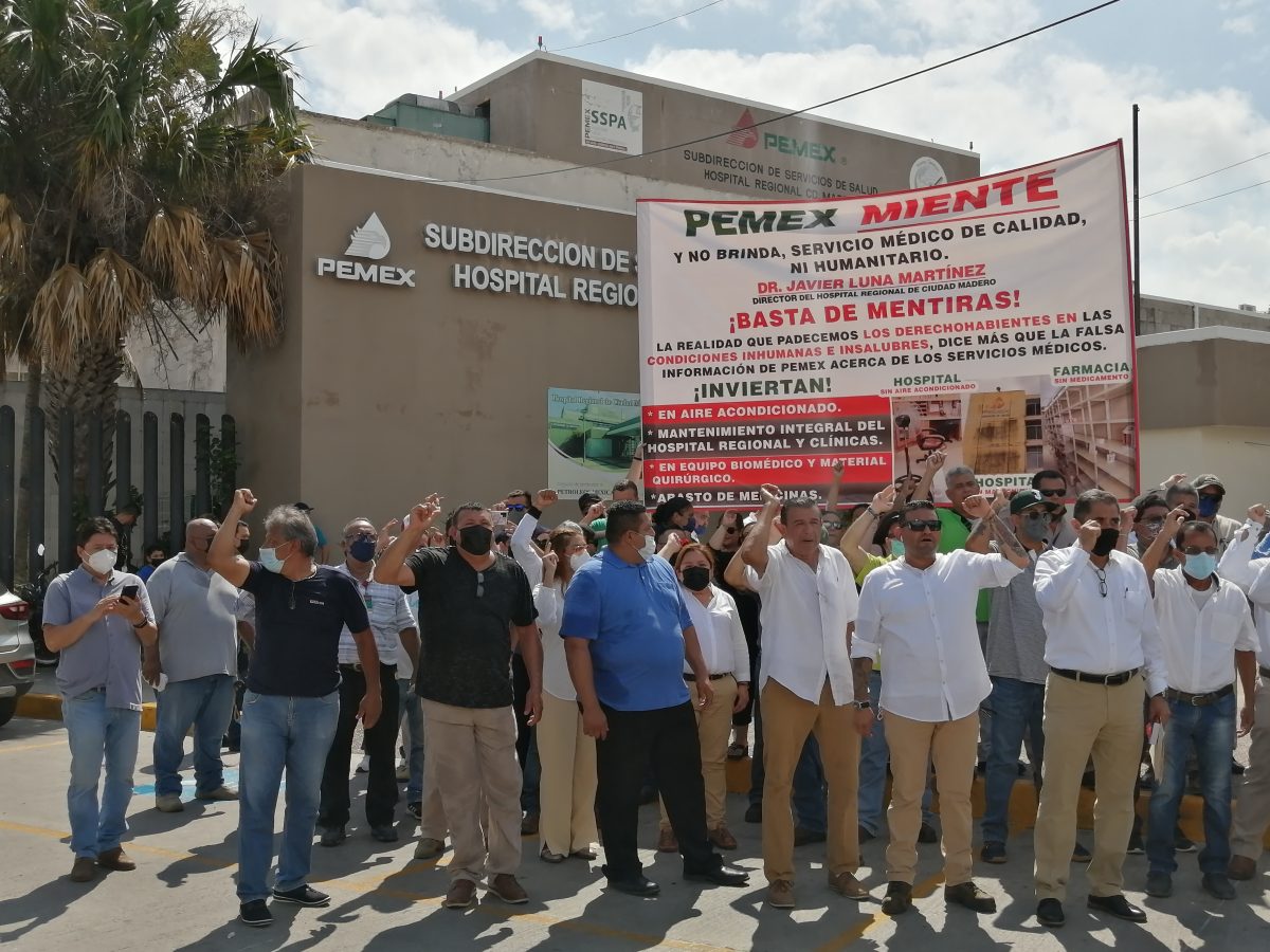 Protestan trabajadores del Hospital Regional