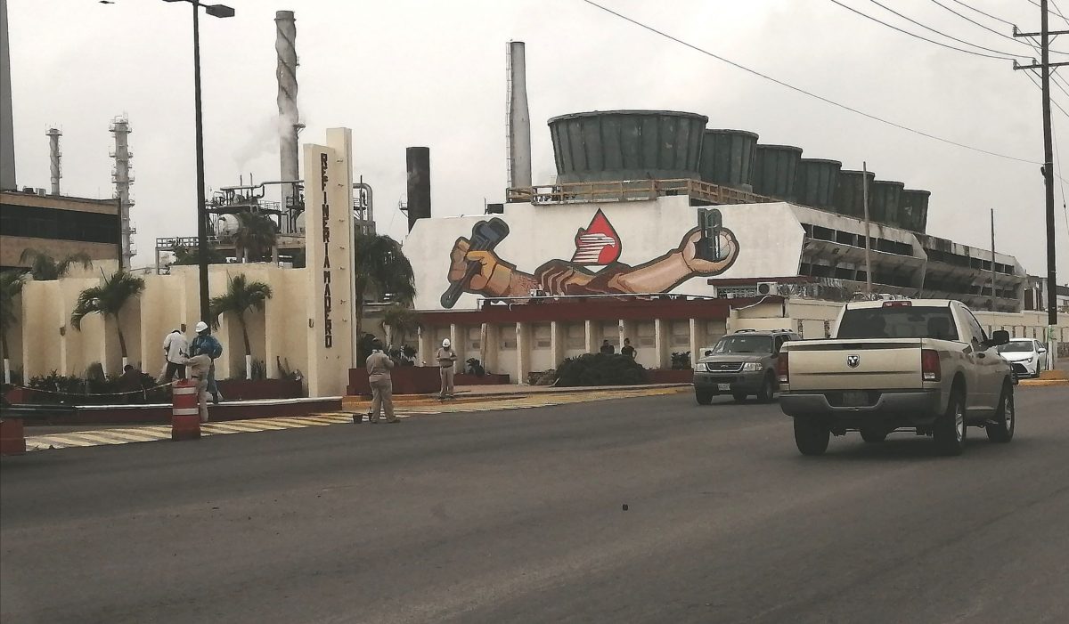 Refinería Madero trabaja al 55 por ciento