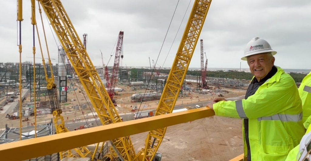 AMLO reconoce que la Refinería de Dos Bocas costaría entre 11 y 12 mil millones de dólares; rechaza costo de 18 mil mdd.