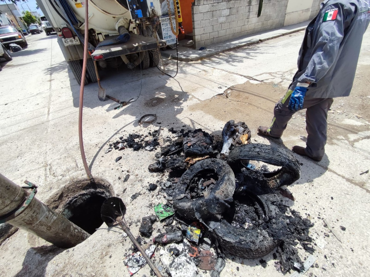 llantas han sacado de las alcantarillas