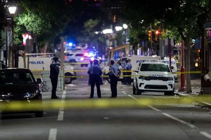 Nuevo tiroteo en Filadelfia deja 3 muertos y 11 heridos. La policía "observó varias personas disparando entre la multitud".