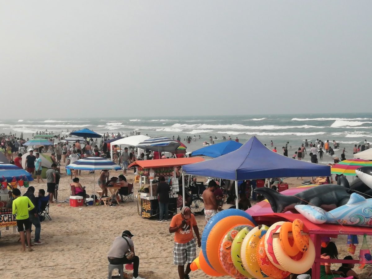 Playa Miramar se llena de ambulantes,
