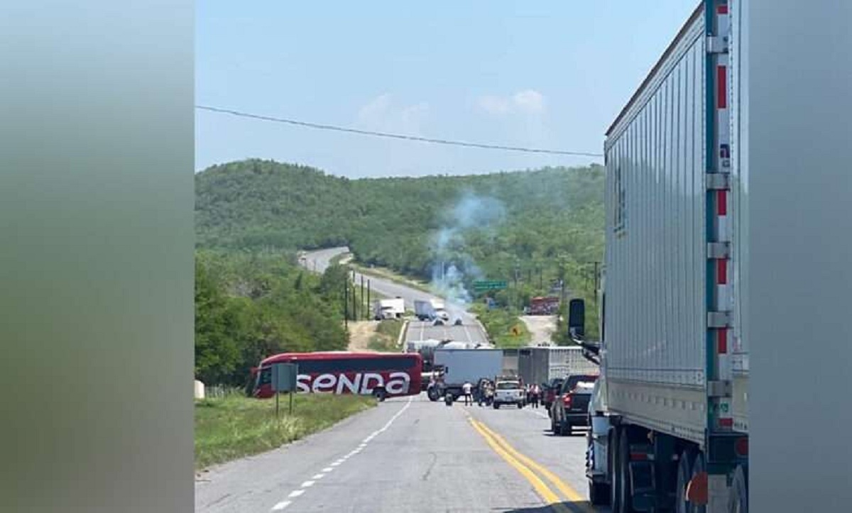 bloqueo en la Victoria-Monterrey