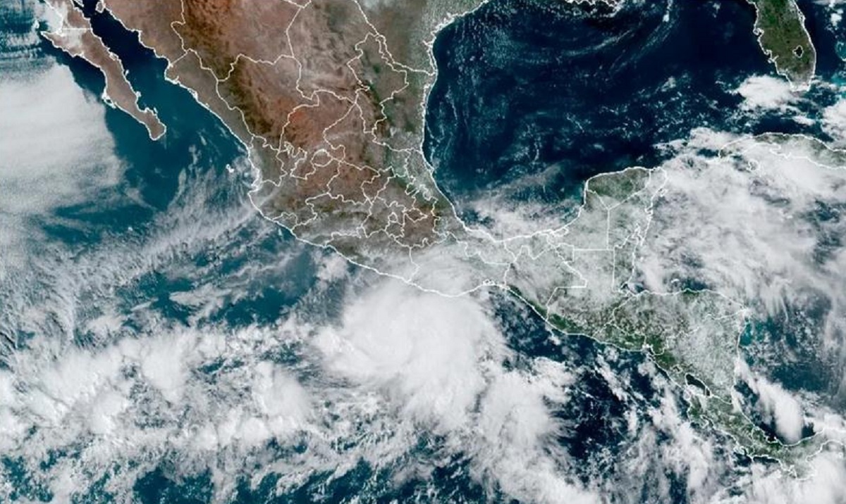 Ciclón Bonnie escala a huracán