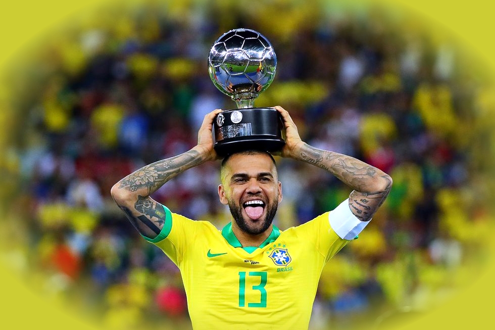 Dani Alves ya saluda y apoya