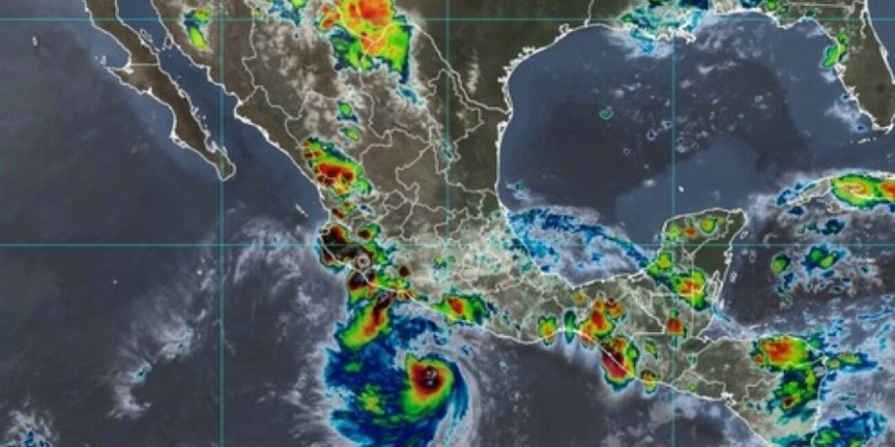 Pocos días después de haberse fortalecido, "Bonnie" sigue intensificándose y ahora se convierte en un huracán categoría 3.