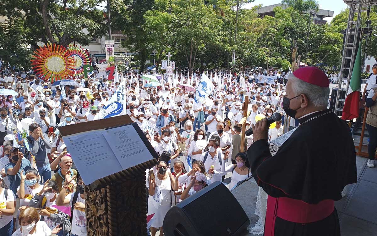 A raíz del asesinato de los curas jesuitas en Cerocahui y de la violencia, un obispo de Cuernavaca critica la estrategia de seguridad de AMLO