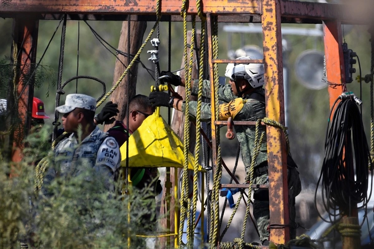 familiares de mineros atrapados