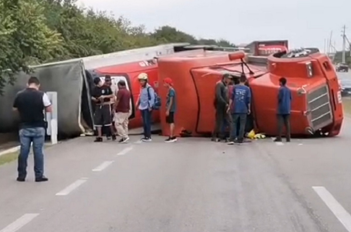 tráiler en carretera Tampico-Mante