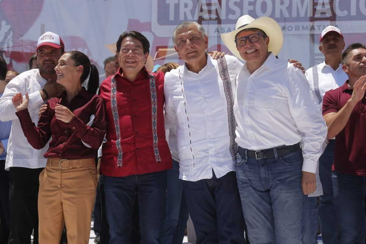 corcholatas en sesión plenaria de Morena