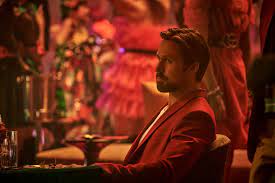 Por ello hoy revisaremos, el Hombre Gris, la adaptación de un drama de espías de la mente de los realizadores de Avengers.