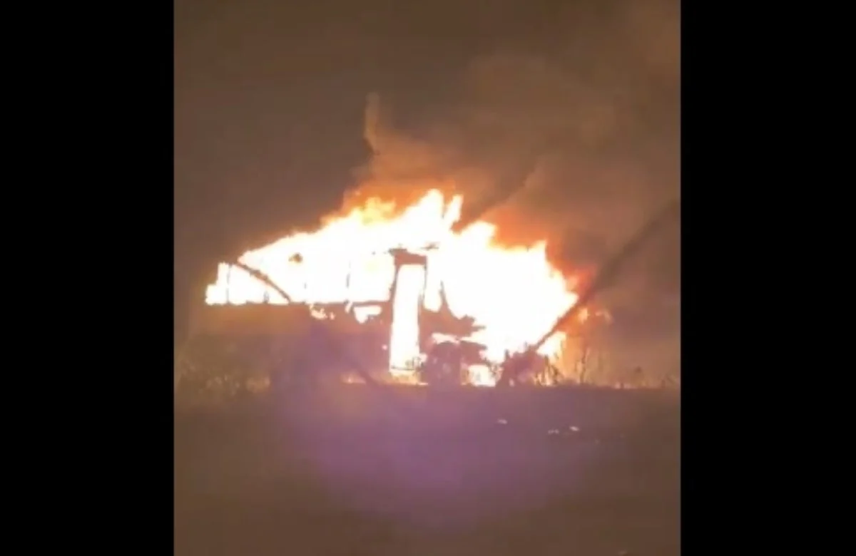 Este domingo por la noche, dos días después de la jornada violenta, reportan un nuevo incendio de un camión de pasajeros en Mexicali.