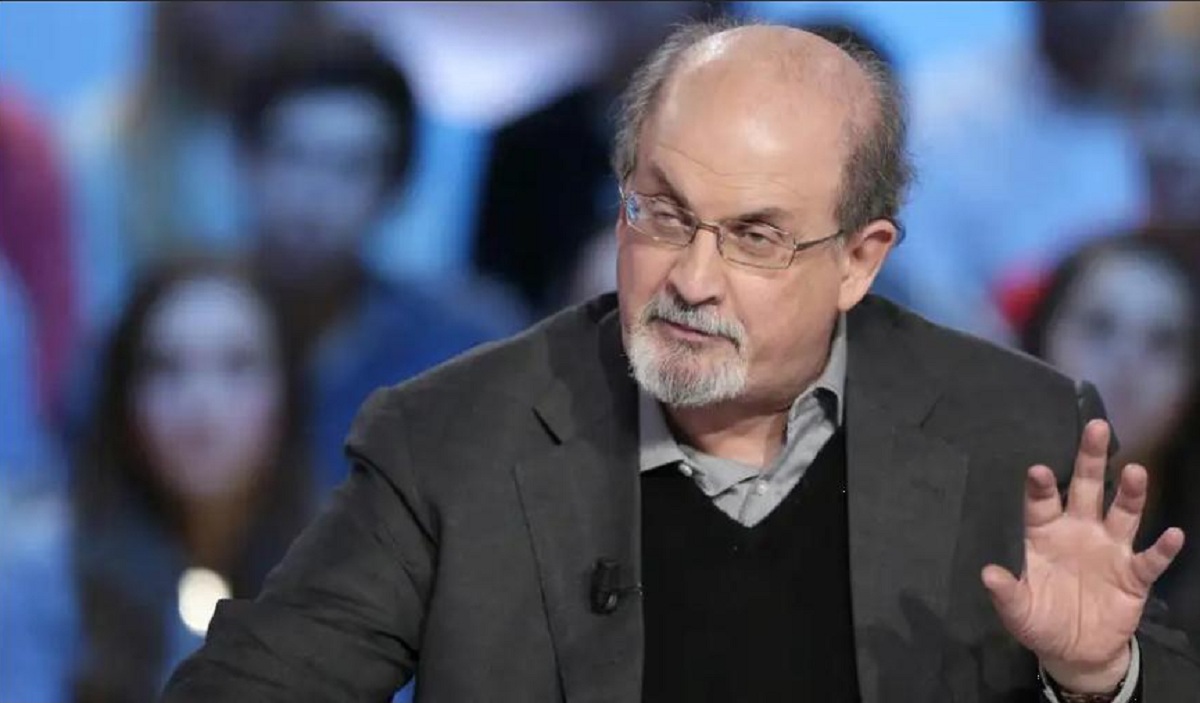 Diario iraní felicita al atacante de Rushdie