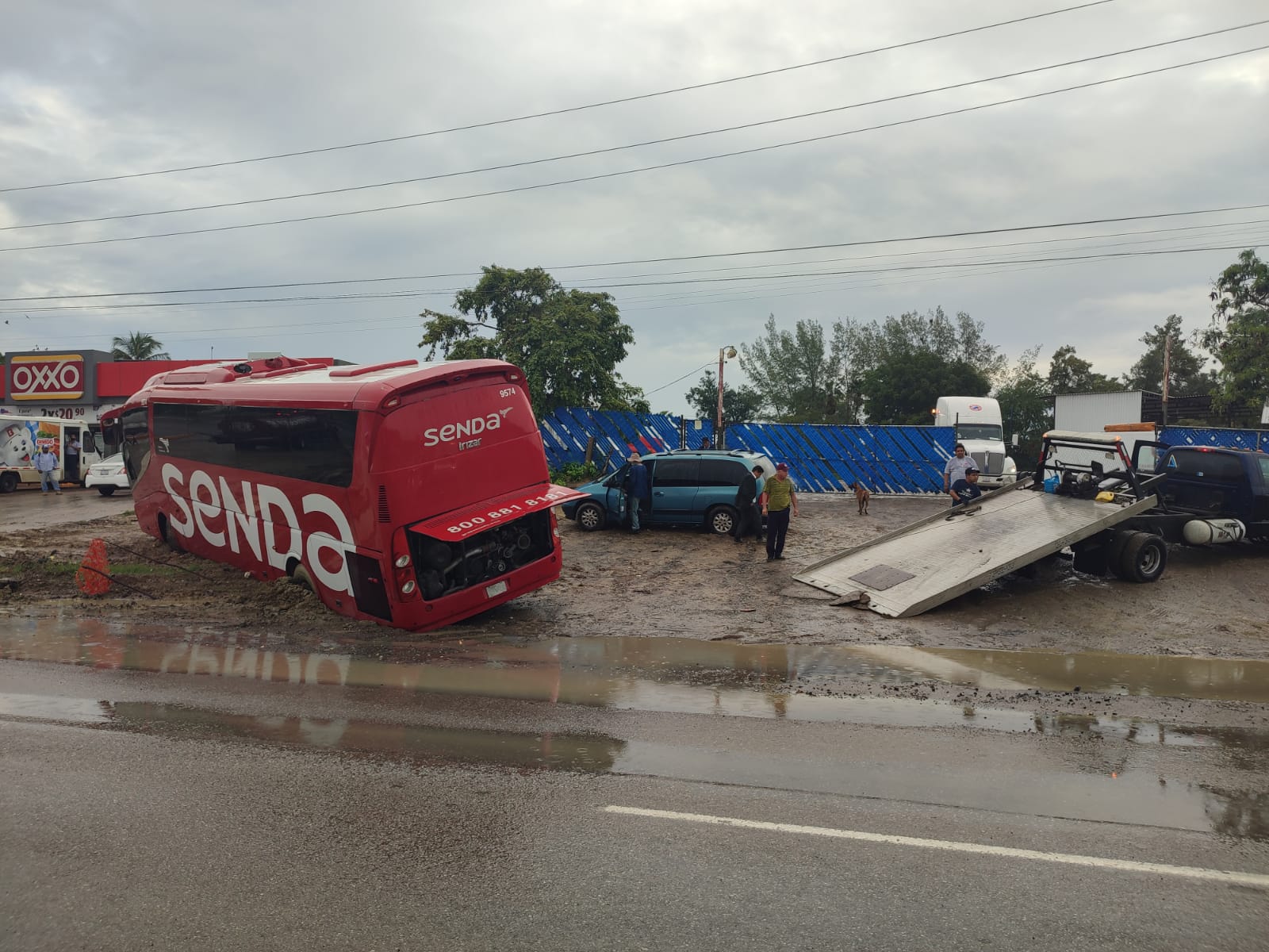 Autobús se quedó atascado