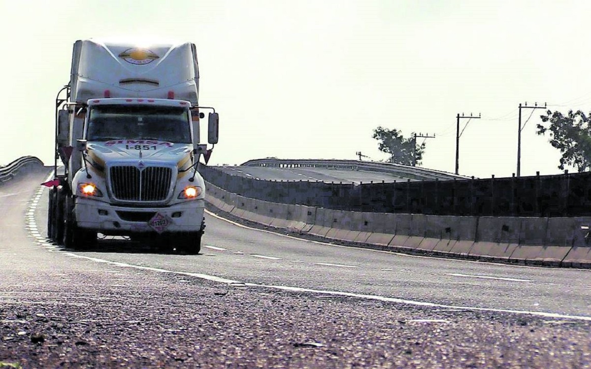 Delincuentes sancionan a traileros