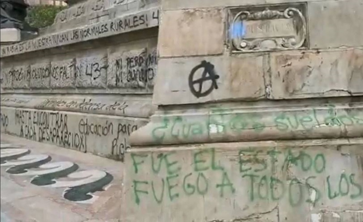 Otra vez!!! vandalizaron el Ángel