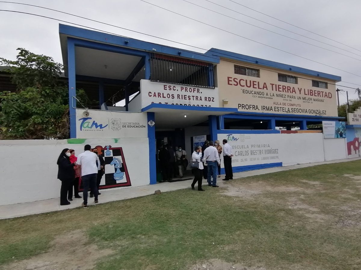 trabajadores de la educación trabajan