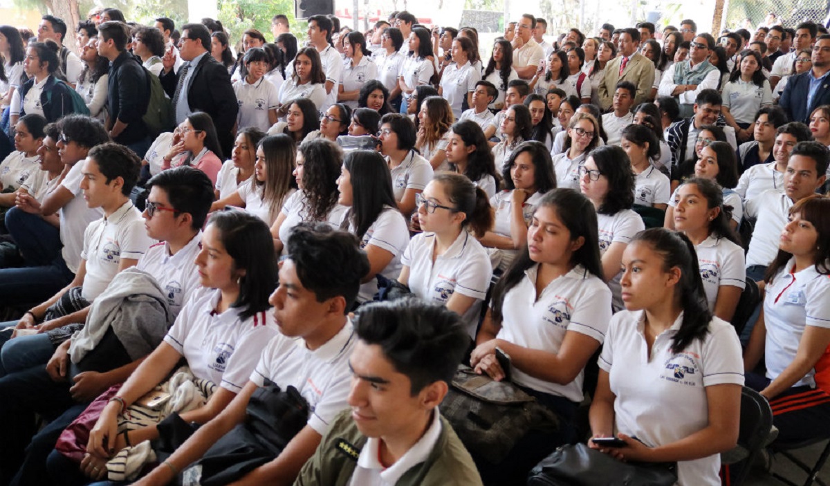 5 mil 600 becas serán entregadas