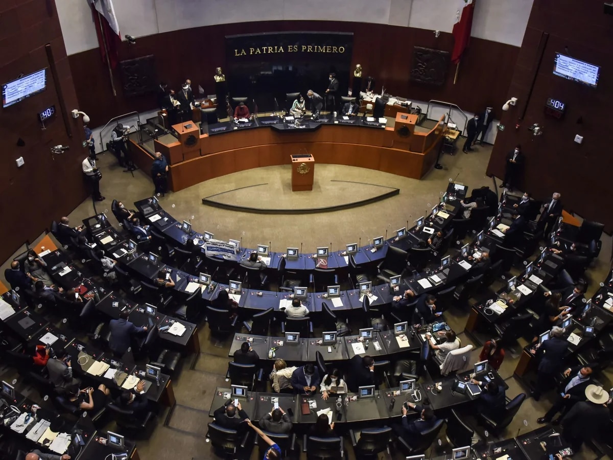 En el 'cabildeo' para la reforma militar, algunas fuentes afirman que la SEGOB busca convencer a los senadores priistas de votar a favor.