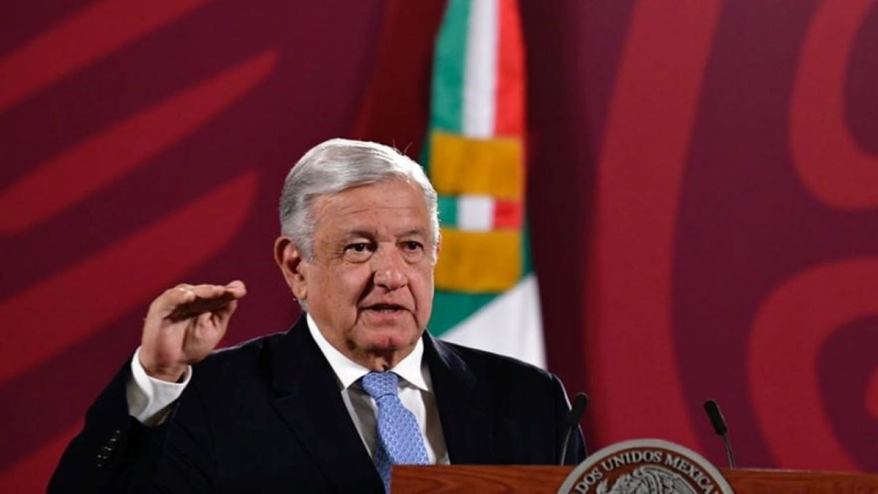 Este viernes en su 'mañanera', AMLO ahora llama a hacer una consulta sobre si mantener al ejército en las calles hasta el 2028.