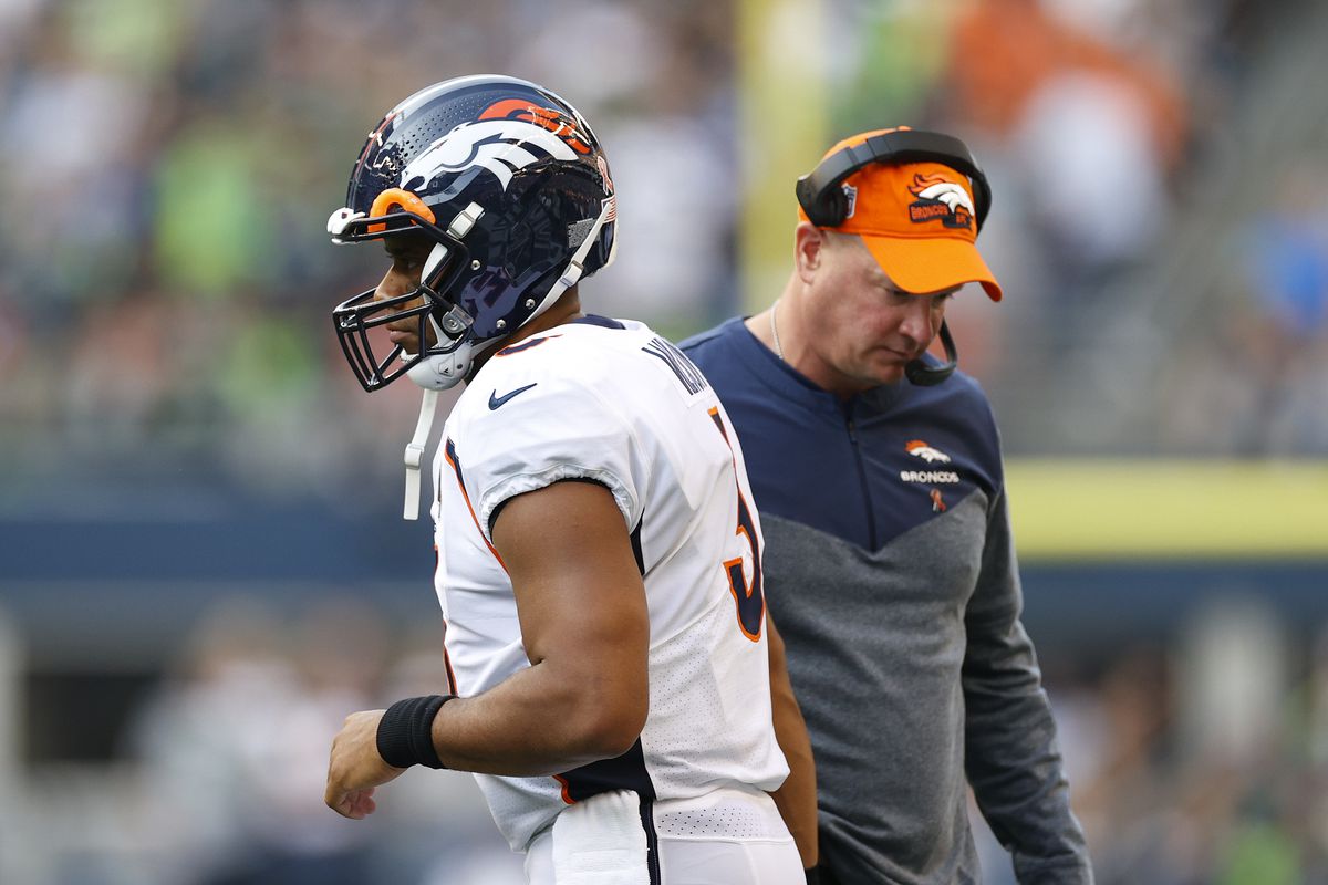 Entre abucheos y 'balones sueltos' claves, Denver cae ante los Halcones Marinos en lo que fue el regreso de Russell Wilson a Seattle.