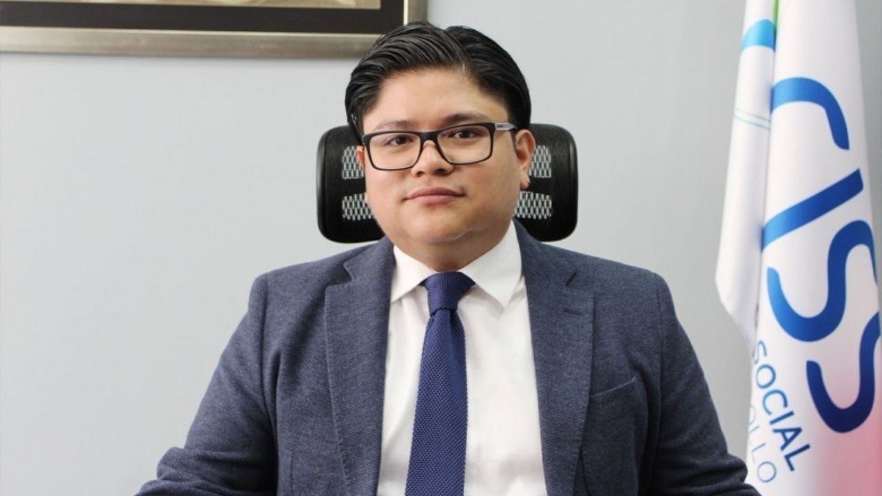 Luego de que Monreal señalara una campaña de desprestigio en su contra, Gibrán Ramírez, acusó a Sheinbaum de dar autorización de iniciarla.