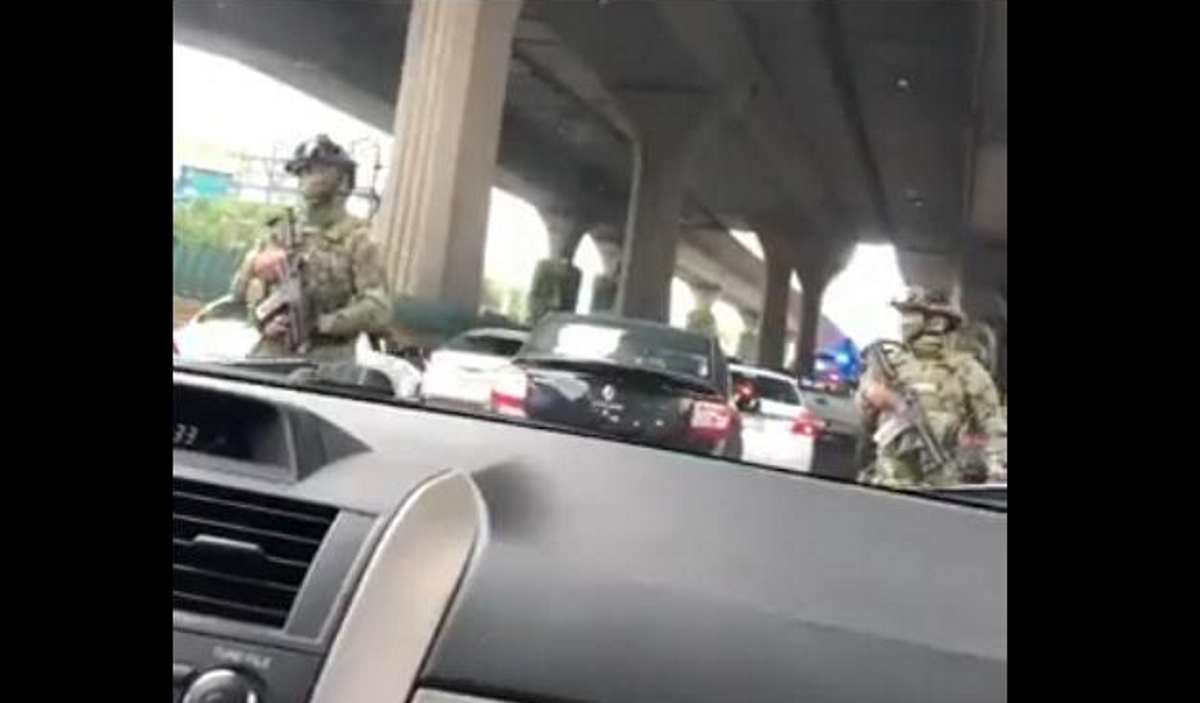 Marinos rescatan a persona secuestrada