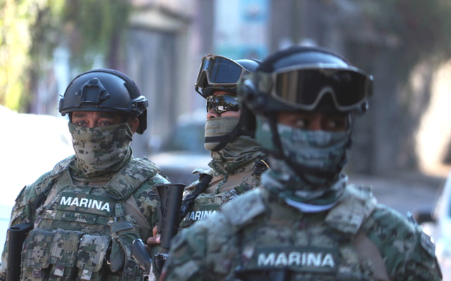 AMLO confirma que hay dos marinos desaparecidos asignados como escoltas del senador, José Narro. La investigación está abierta.