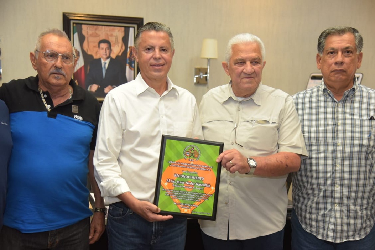 Reconocen labor de Chucho Nader