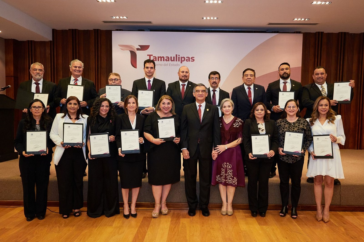 Américo hizo entrega de nombramientos