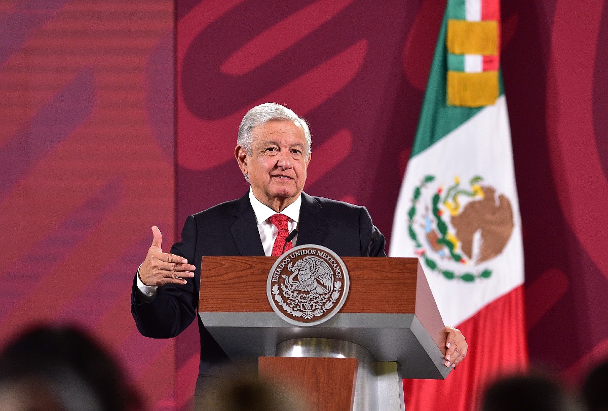 Durante su 'mañanera' de hoy, AMLO habló sobre la investigación internacional contra Felipe Calderón pero dice desconocer si continúa