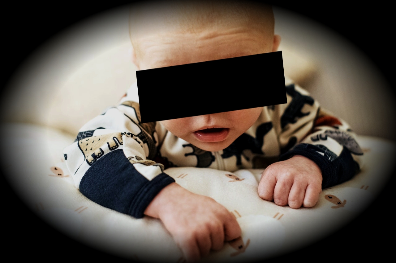 Roba y abandona a bebé