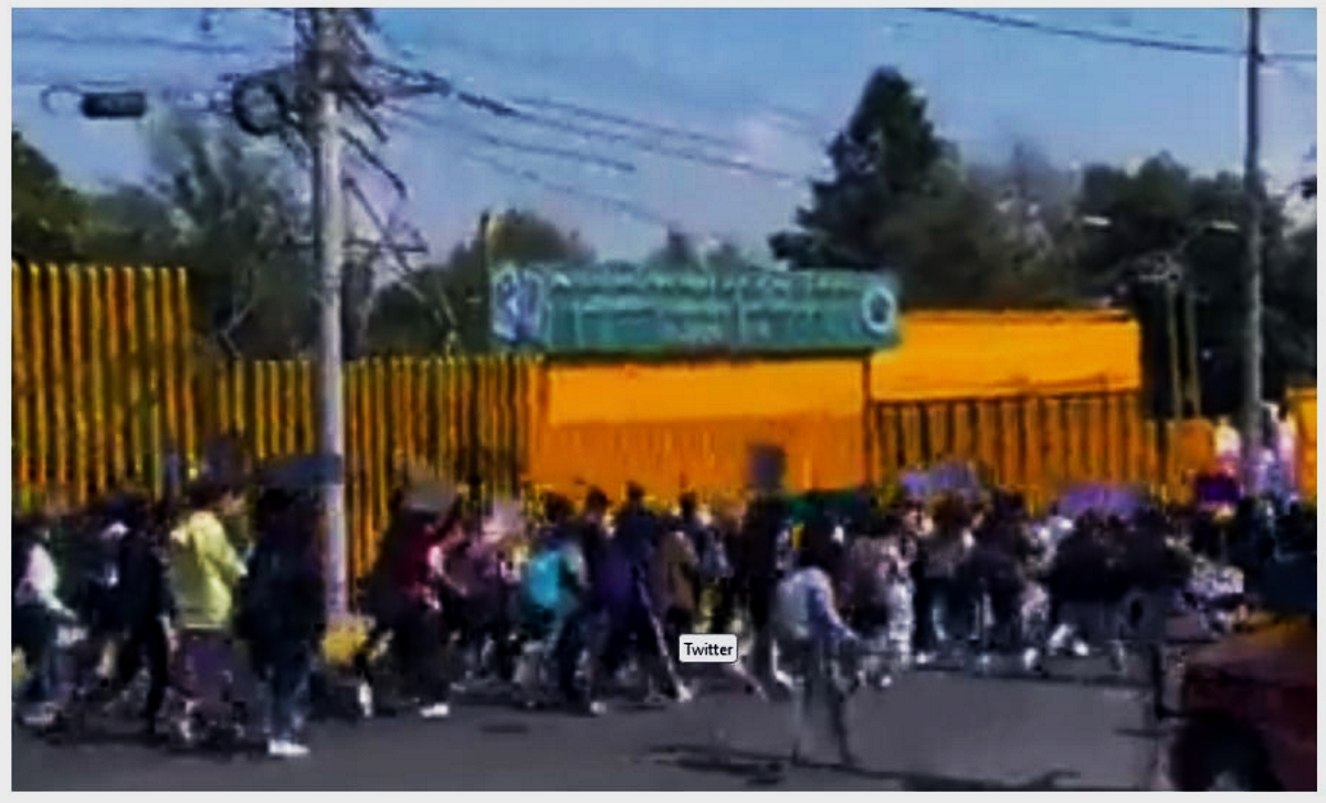 Alumnas del CCH Sur protestan