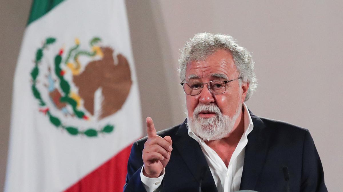 Tras la publicación de un reportaje en el NYT, Alejandro Encinas niega haber descalificado su trabajo ni la situación con el caso Ayotzinapa.