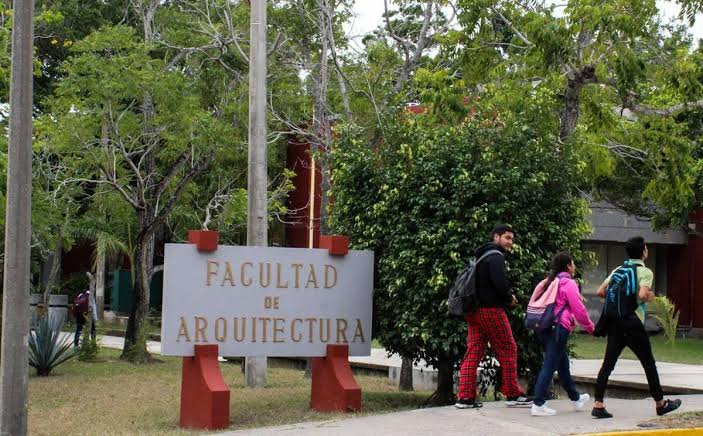 Alerta en la Universidad Autónoma de Tamaulipas (UAT) campus Tampico, tras amenaza de muerte con arma de fuego.