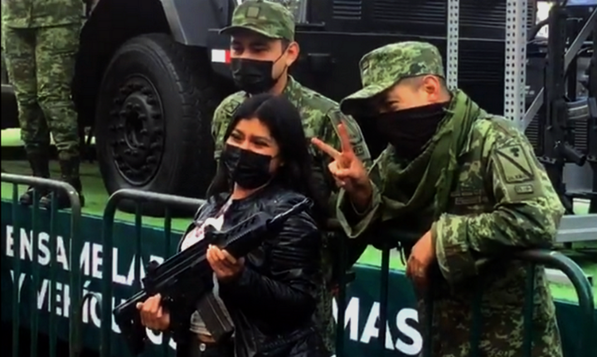 militares que prestaron fusil