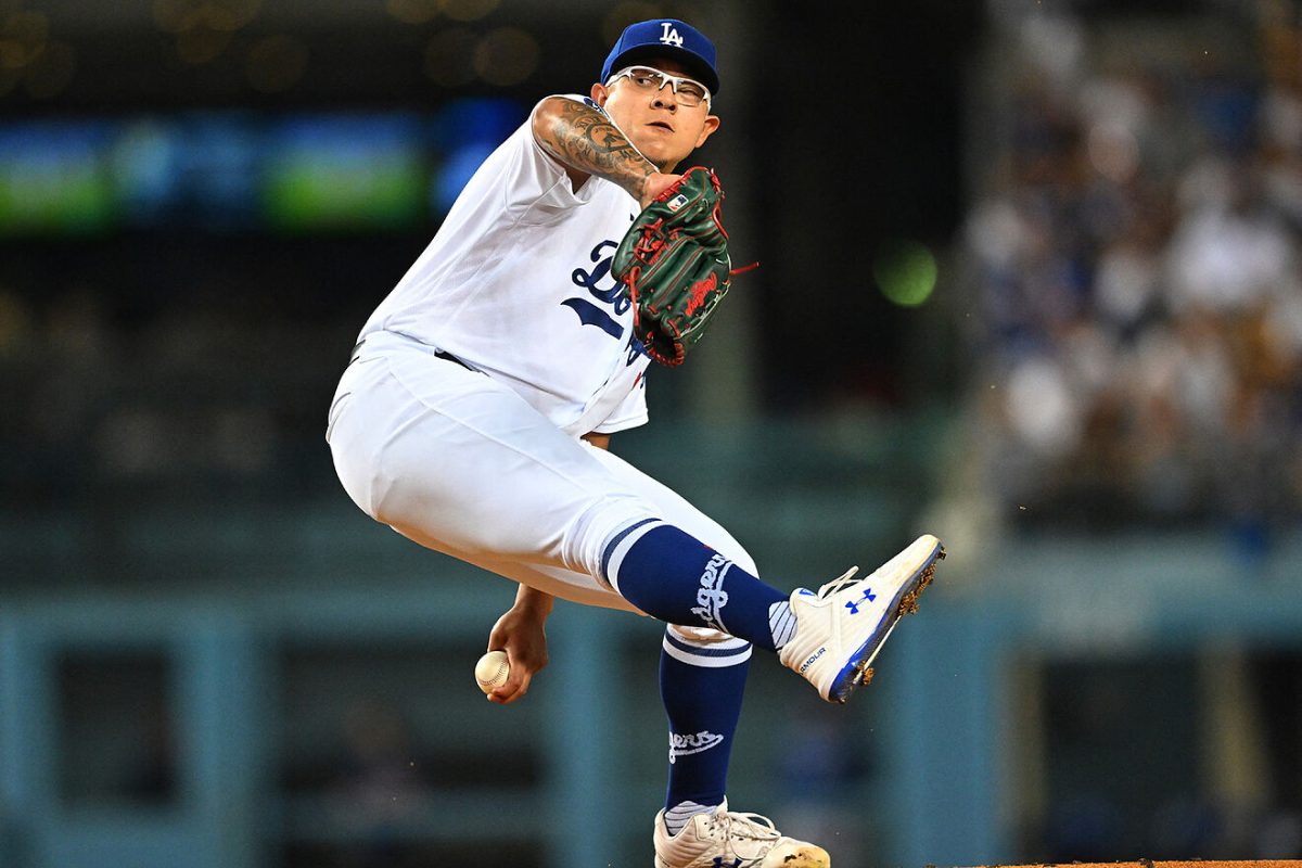 Con una apertura algo sufrida, el pitcher mexicano de los Dodgers, Julio Urías, vence a los padres en el primer juego de la serie divisional.