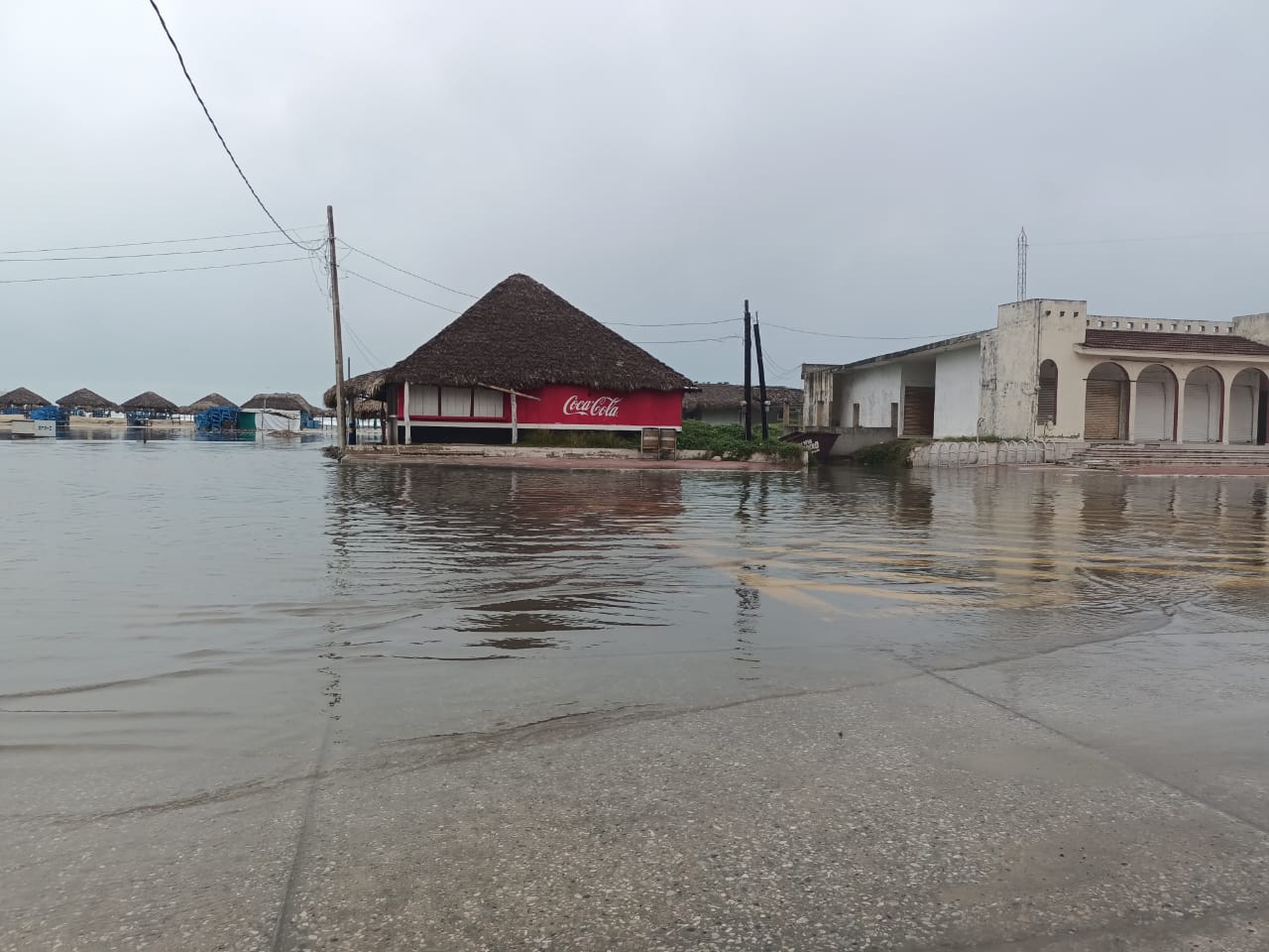 para retirar a visitantes de Playa Miramar,