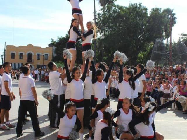 Cancelan en Tamaulipas los desfiles de la Revolución Mexicana por las bajas temperaturas. Solo se llevó a cabo en Tampico.