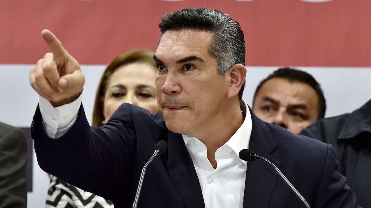 A pesar de la controversia, Alito Moreno ahora no cede y asegura que el PRI votará en contra de la reforma electoral en Diputados.