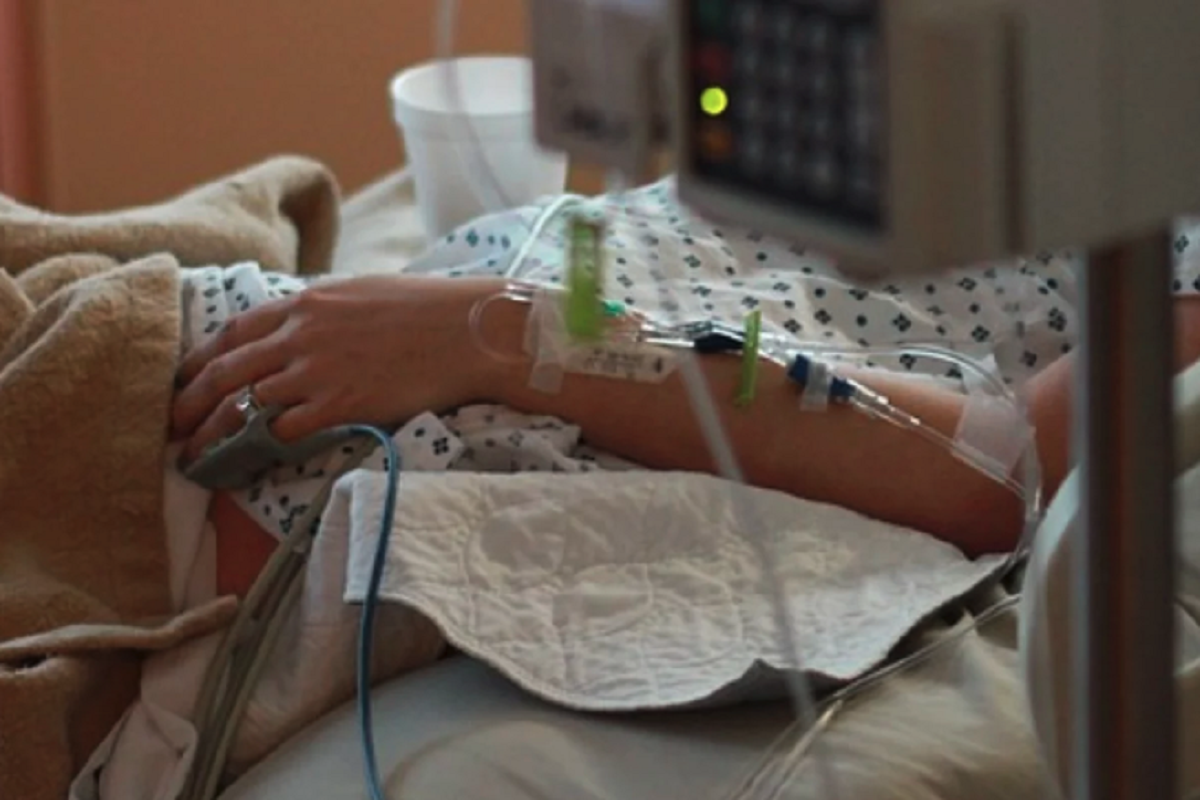 Familiares de fallecidos por meningitis