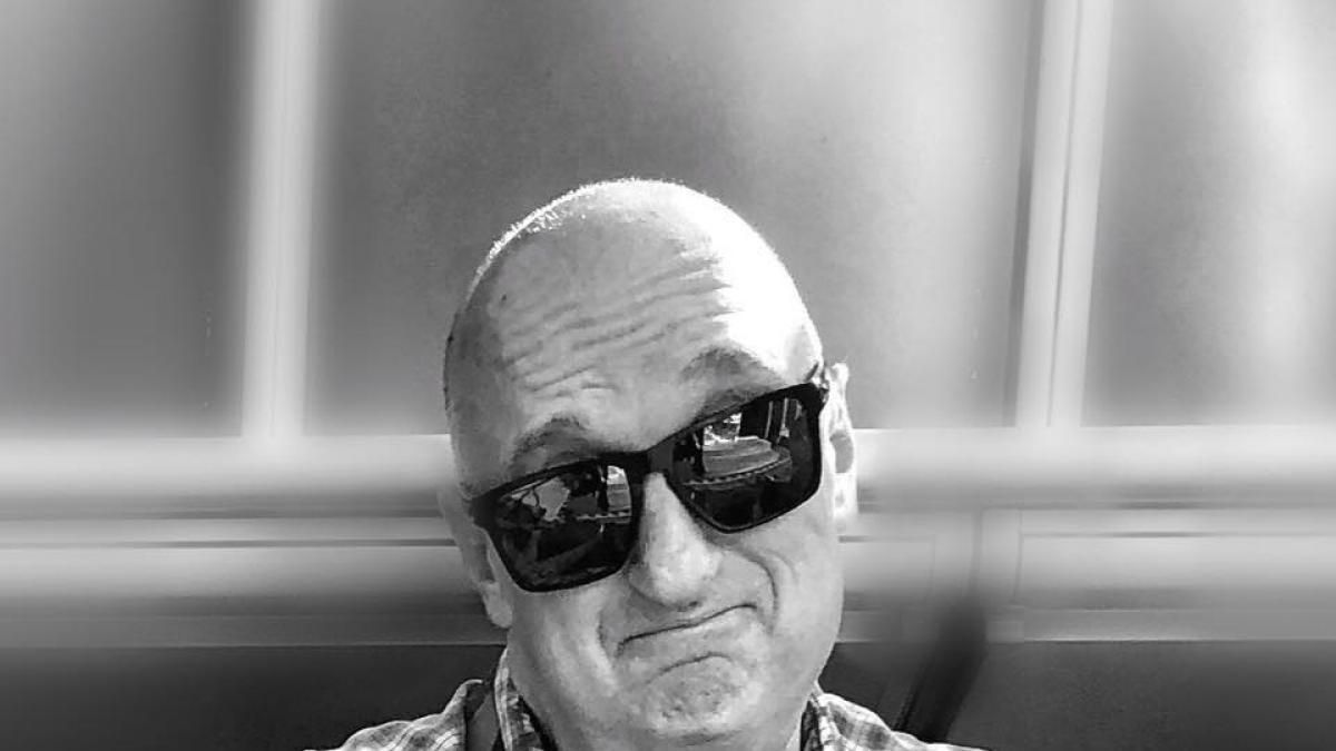 A través de las redes, se confirma el fallecimiento de Roger Pearce, otro periodista más que perece en el Mundial de Qatar 2022.