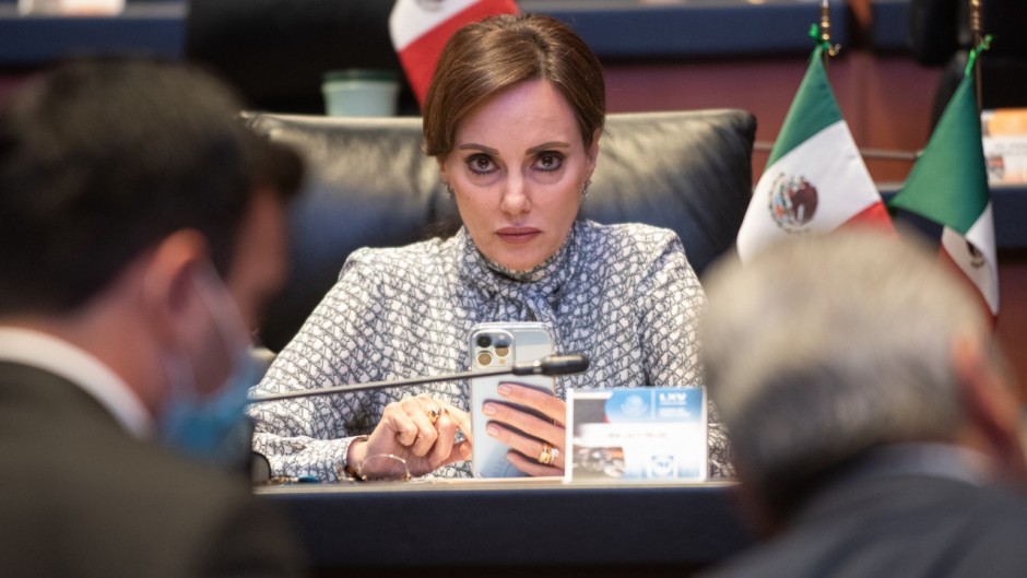 Lilly Téllez aseguró que la B en el Plan B es de "burdo, boa, batidero, botarga, bajeza, borregos, burdel, burla, Bartlett" y más.