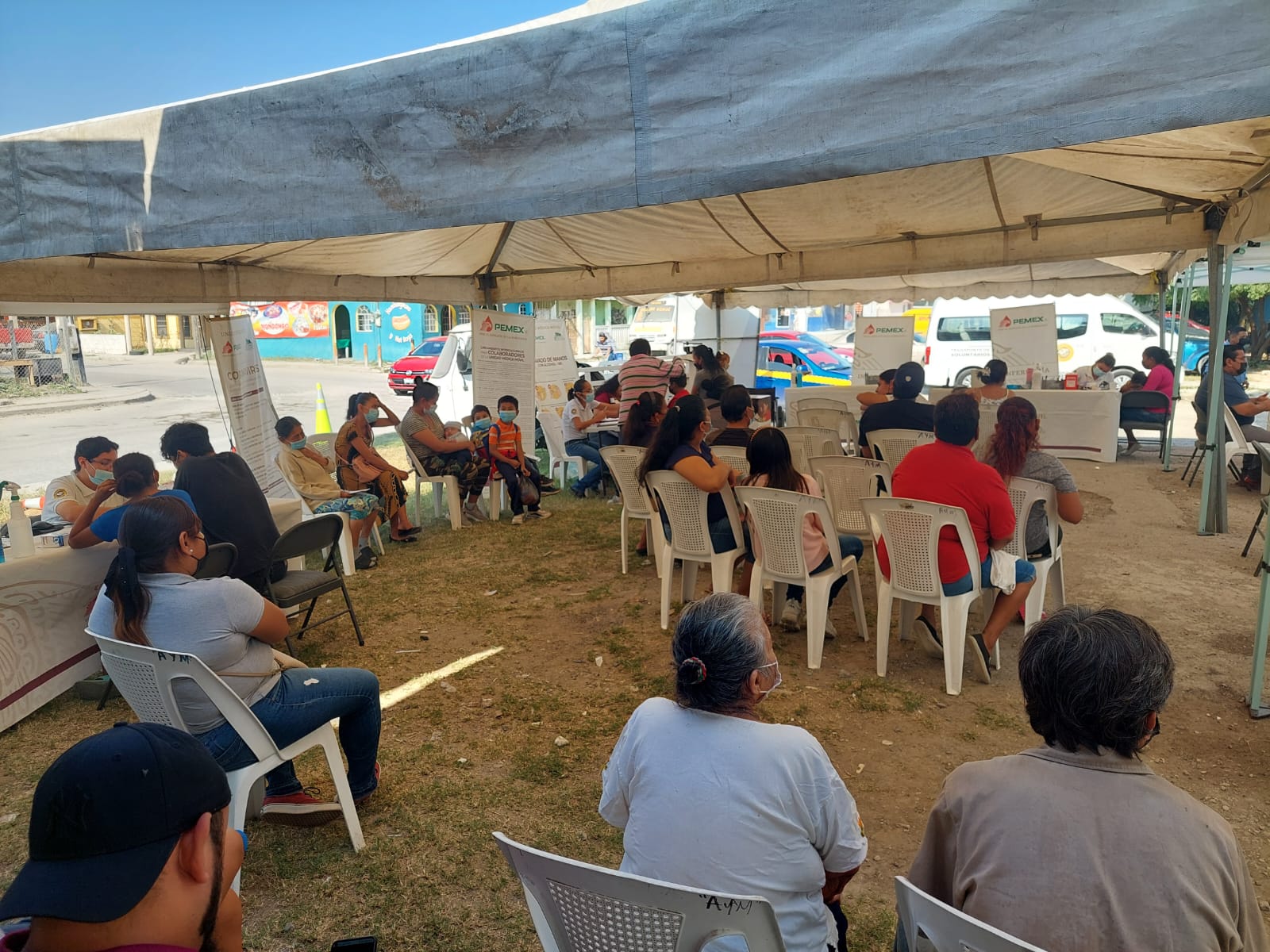 vecinos de la colonia Las Flores