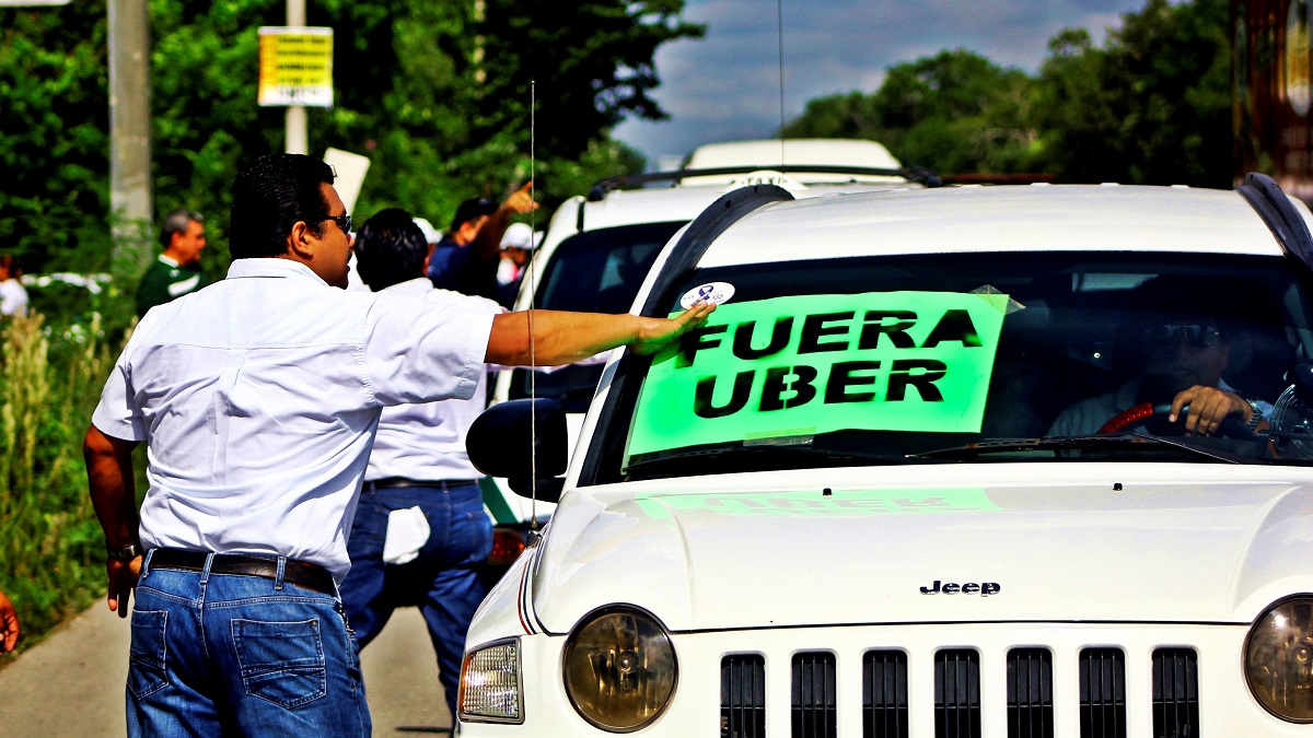 Taxistas y Uber en Cancún