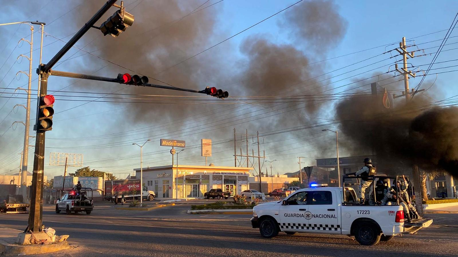 Diez militares muertos y 35 más heridos tras la recaptura de Ovidio Guzmán, confirmó el titular de Sedena, Luis Cresencio Sandoval.