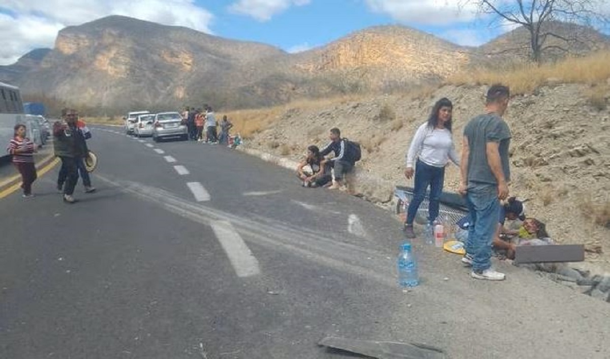 Volcadura de autobús en la Oaxaca-Puebla