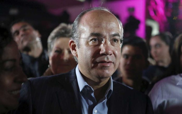 Felipe Calderón llama a construir nuevo partido político opositor. El expresidente cuestionó si es posible detener a López Obrador.