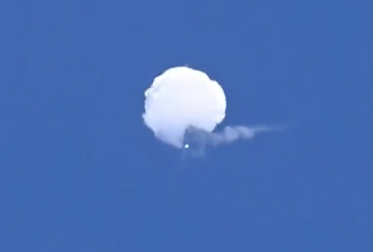 China da respuesta a Estados Unidos (EEUU) tras derribar al globo espía y explota la tensión. El Pentágono consideró al globo un "riesgo injustificado".