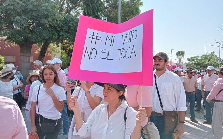 De Chihuahua a Quintana Roo, protestan en distintos estados de la República para frenar el plan B electoral de López Obrador.